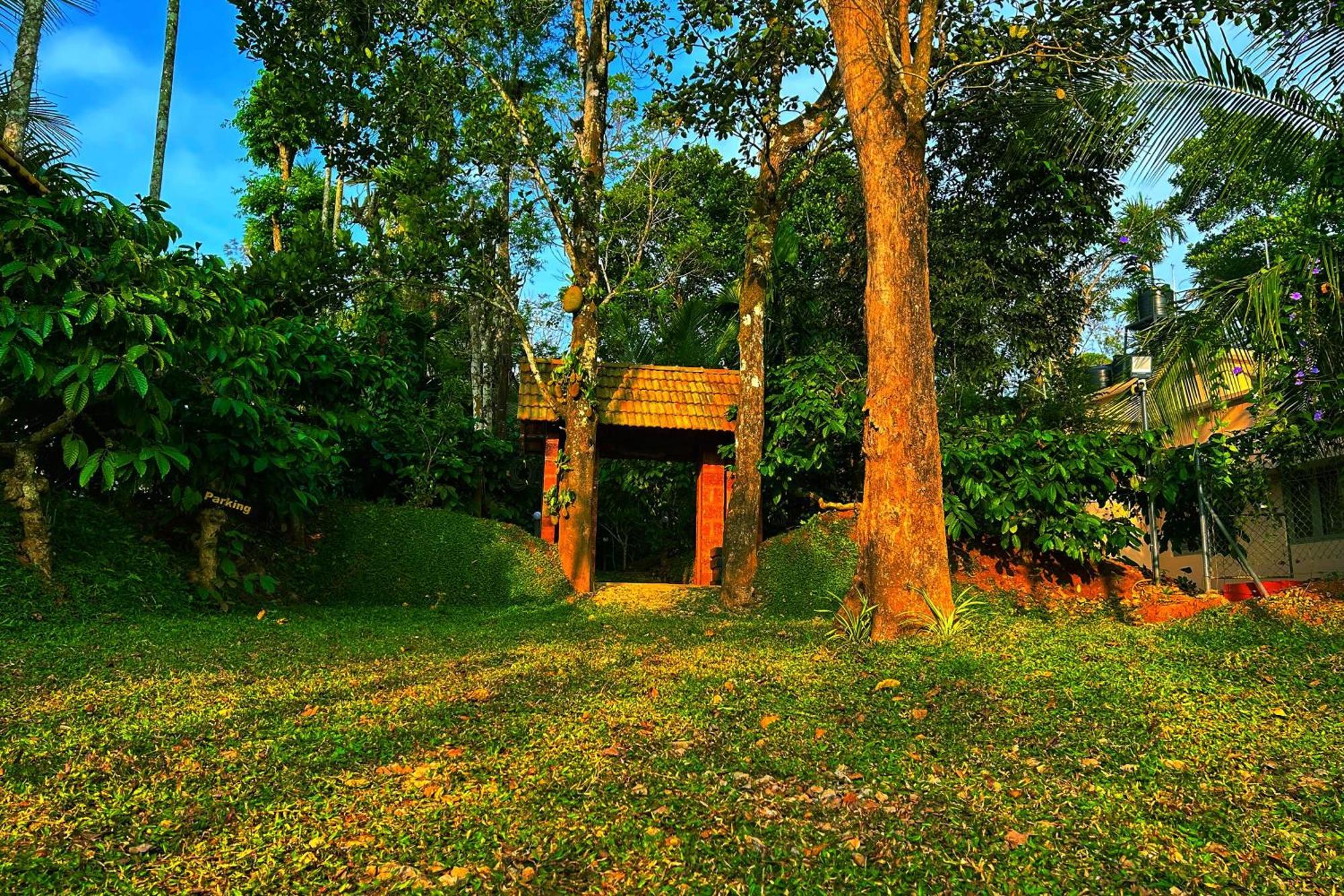 Greens Tree House & Wood House Sultan Bathery Exterior photo