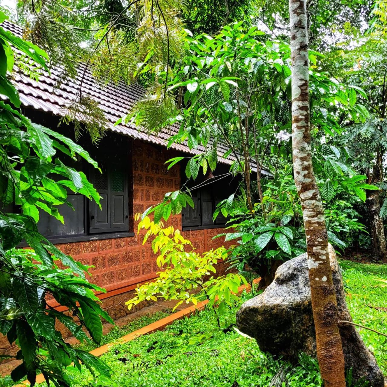 Greens Tree House & Wood House Sultan Bathery Exterior photo