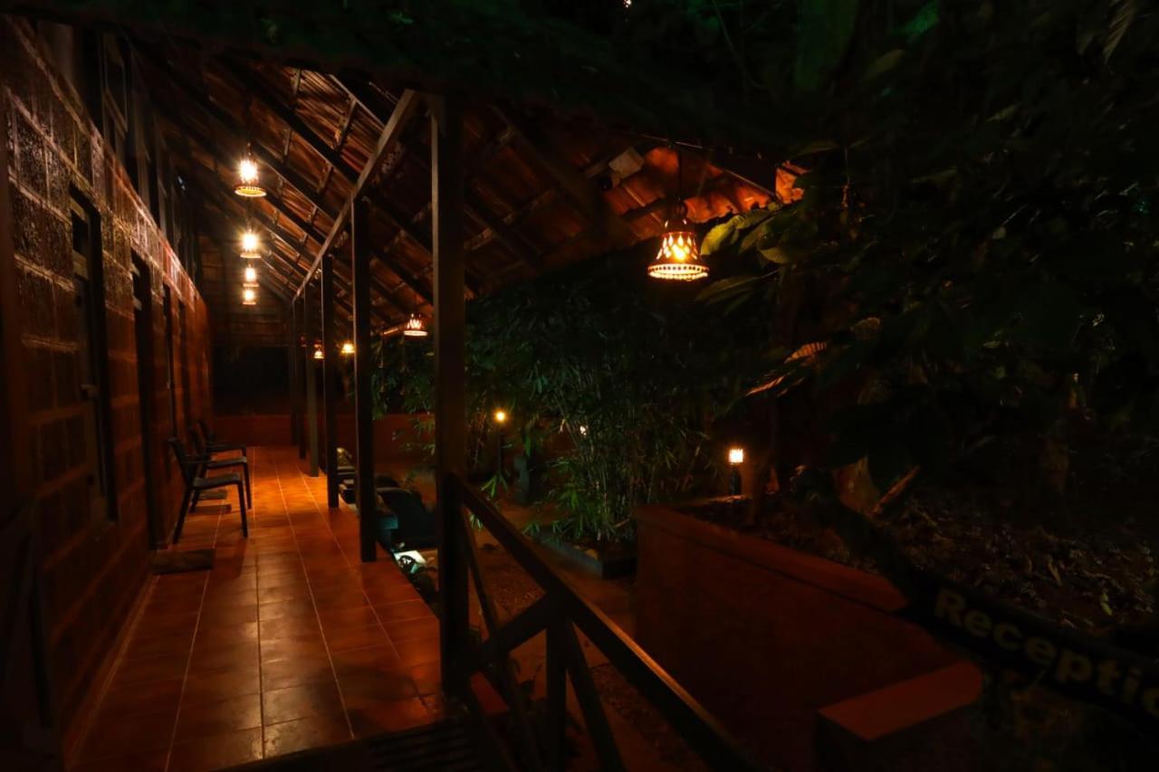 Greens Tree House & Wood House Sultan Bathery Exterior photo